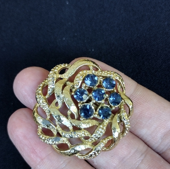 Gold and Blue Gemstone Brooch - Picture 4 of 8